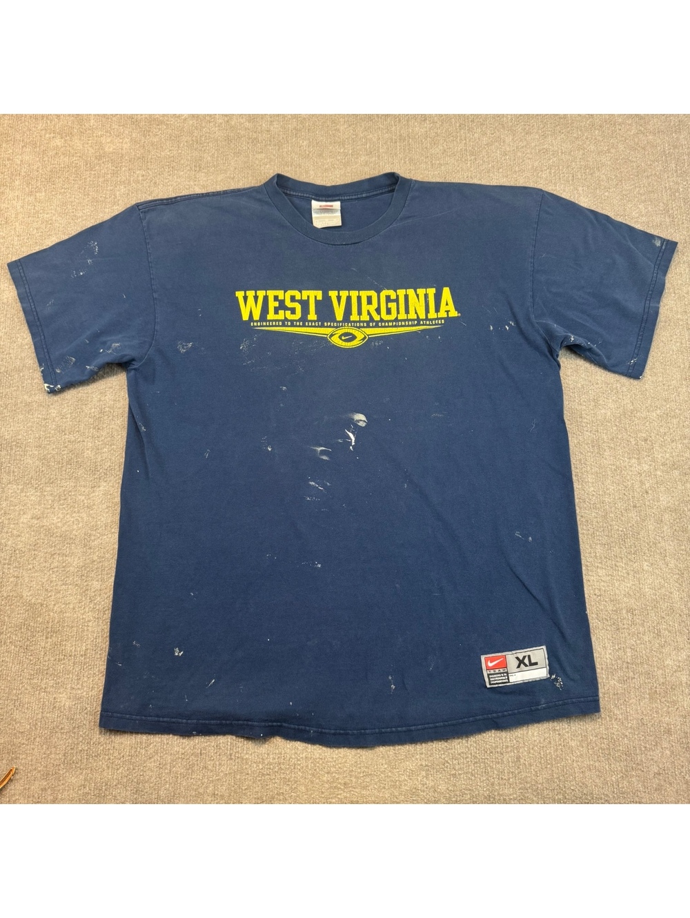Nike West Virginia Football T-Shirt XL Vintage Y2K Center Swoosh Paint Grunge